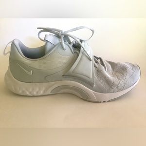 Size 10 NIKE RENEW IN-SEASON TR 12 TRAINING SHOES DD9301-002 like new